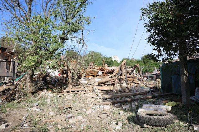 Россияне сбросили 4 авиабомбы «УМБП Д-30» на улицы в Купянске