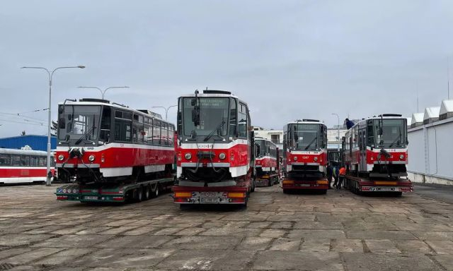 В Харьков прибыли трамваи и троллейбусы из дружественной Чехии