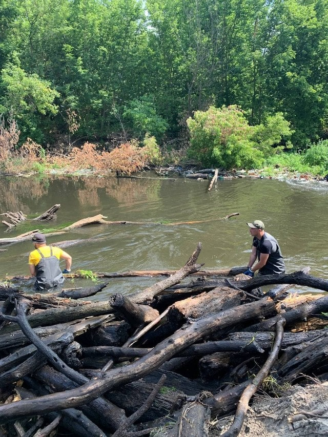 В поселке Бабаи прошел предпоследний в этом году субботник на реке Уды