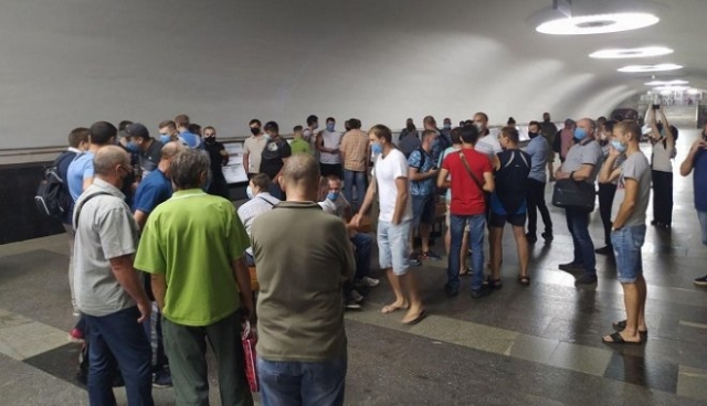 У метрополитена – проблемы с выплатой заработной платы