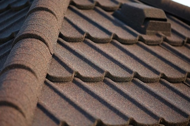 Композитна черепиця: що це таке, особливості, плюси та мінуси