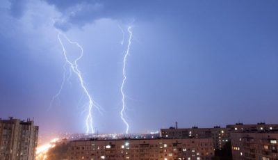 Жителей Харькова и области впечатлил «парад» молний (фото)