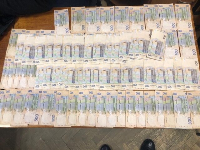 Задержана чиновница, которая требовала взятку за усыновление ребенка