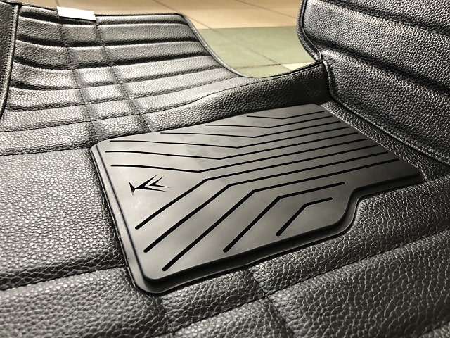 Килимок автомобільний: види та особливості, який вибрати