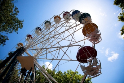 Спасатели эвакуировали людей с колеса обозрения