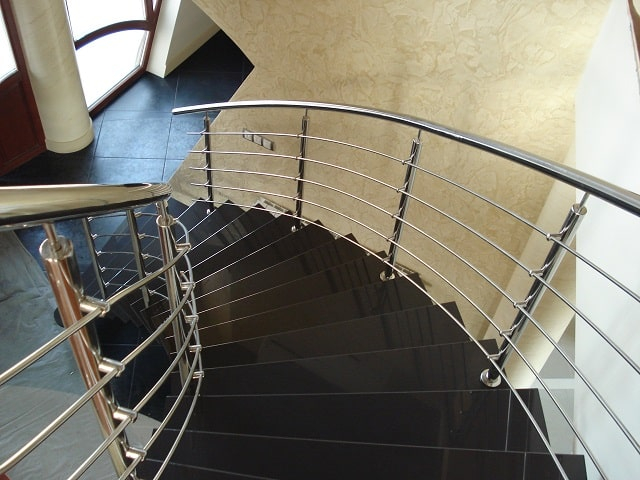 Перила для лестниц: виды и особенности, какие лучше и для чего