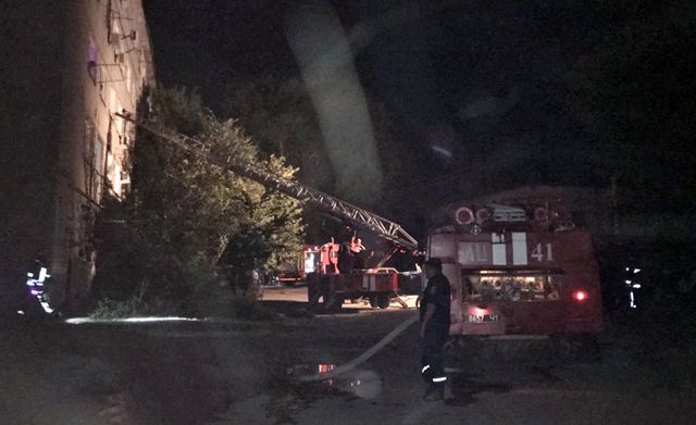 Пожар в многоэтажках – спасатели прибыли вовремя