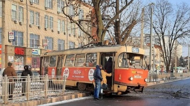 В Харькове трамвай сошел с рельсов - стали известны подробности о пострадавших
