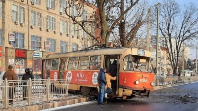 В Харькове трамвай сошел с рельсов - стали известны подробности о пострадавших