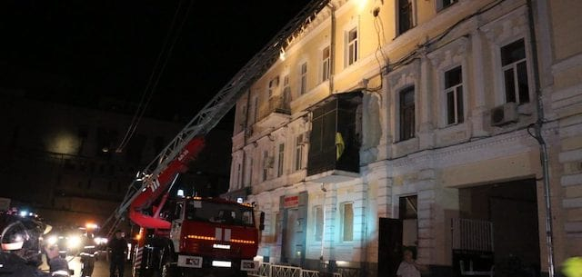 Во время обстрела Шевченковского района Харькова загорелся дом