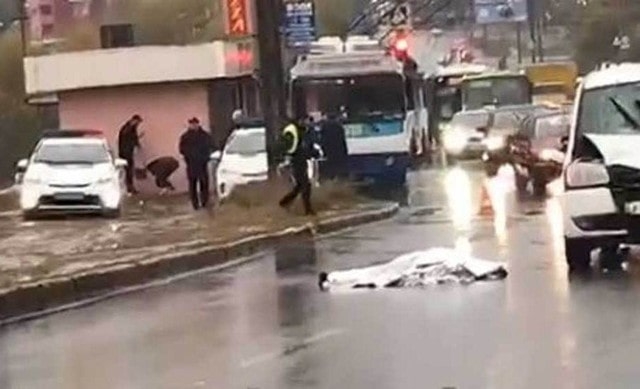 На Салтовке сбили двух пешеходов: один погиб на месте, второй скончался в больнице