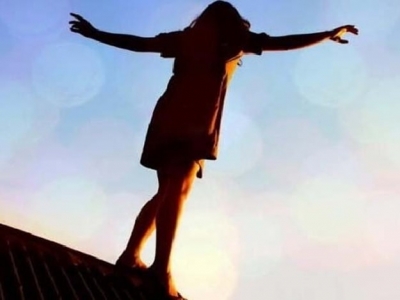 Возле высотки в Харькове нашли девушку с порезанным горлом (видео 18+)