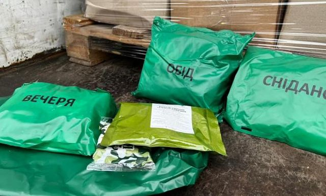 Фонд «Renew Democracy Initiative» передал для пунктов обогрева наборы для питания