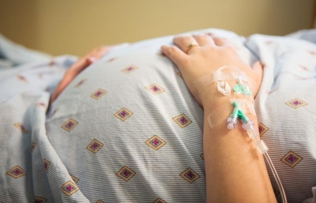 Заведующему родильным отделением грозит срок - в утробе матери умер ребенок