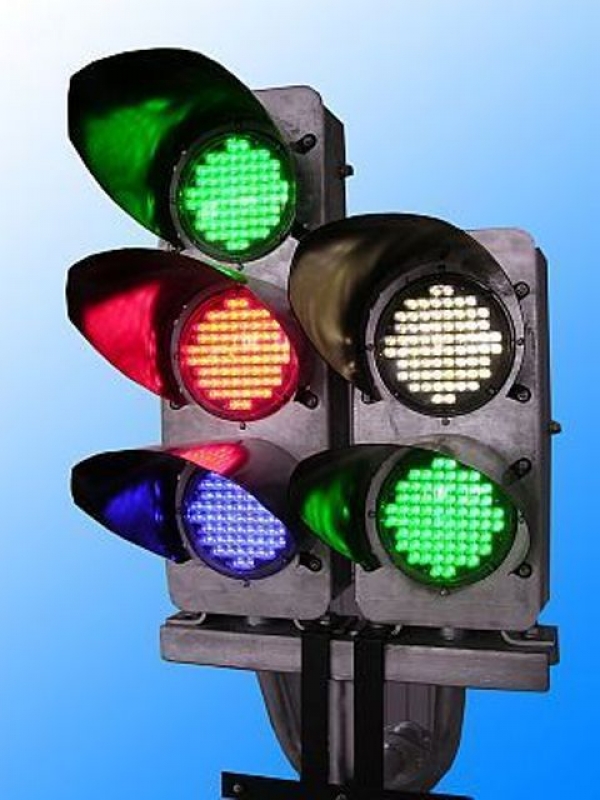 В Харькове устанавливают новые светофоры