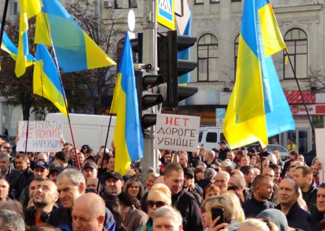 У здания мэрии Харькова прошли акции протеста