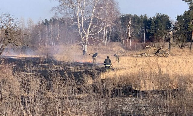 Вражеский обстрел спровоцировал пожар на открытой местности