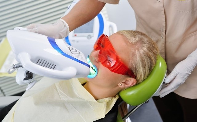 Отбеливание зубов Beyond: что это такое, плюсы и минусы