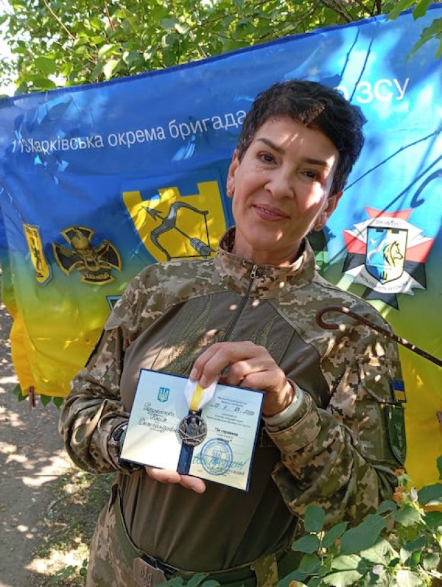 Учительница украинского языка из Харькова получила награду от Сырского