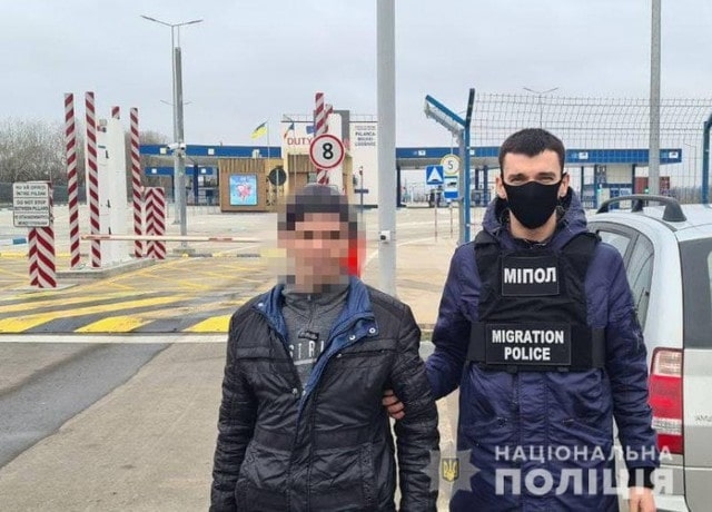 Харьковские полицейские выпроводили домой гражданина Молдовы