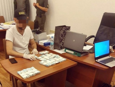 Директор департамента ХОГА разоблачен на получении взятки в крупном размере