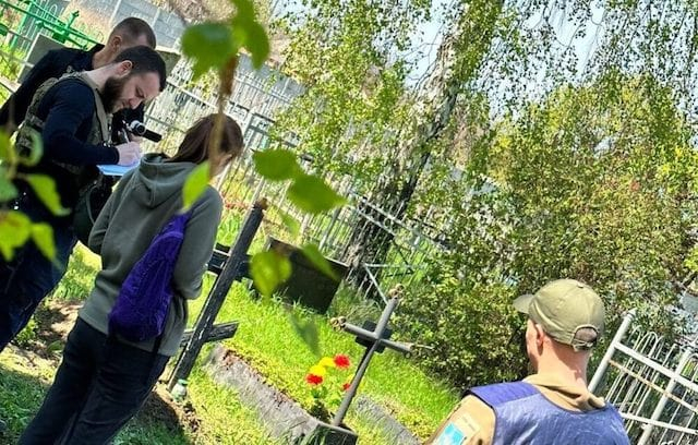 В Дергачевской громаде эксгумировали тело подростка, погибшего во время обстрела