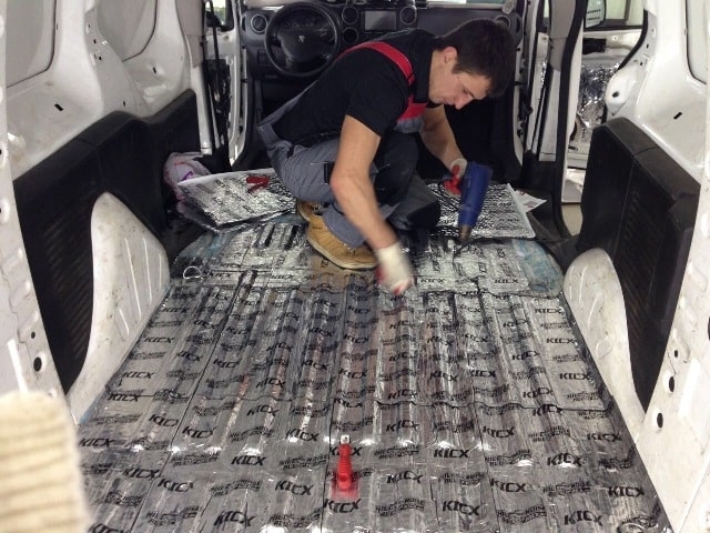 Шумоизоляция автомобиля с фургоном: способы и особенности