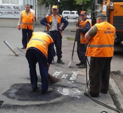 Жители Славянска поблагодарили коммунальщиков