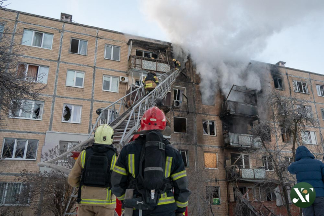Российский беспилотник ударил по жилой многоэтажке в Салтовском районе Харькова