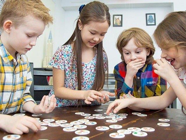 Во что поиграть с ребенком: обзор настольных игр для детей
