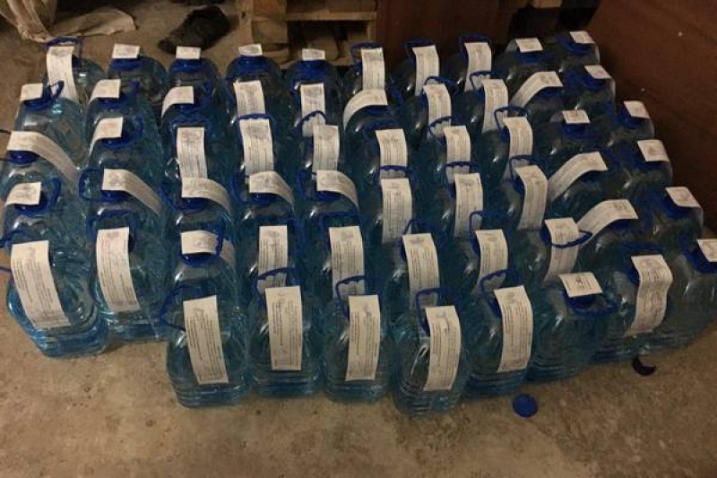 На складе в Харькове работал цех по производству паленой водки для местных «наливаек»