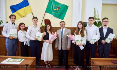 В мэрии наградили лучших участников ВНО – каждому по 10 000 гривен (фото)