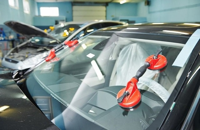 Как выбрать лобовое стекло: виды и особенности