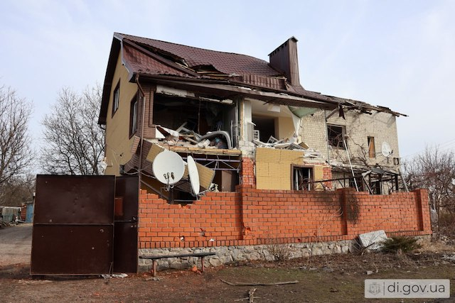 На поселок Слатино оккупанты сбросили три «КАБа» – погиб один человек (фото)