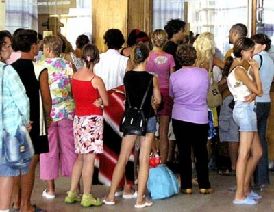 Студенты зарабатывают в очередях