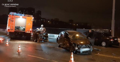 Пять человек пострадали во время ДТП на Алексеевском мосту