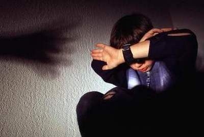 Мужчина ударил ребенка на детской площадке