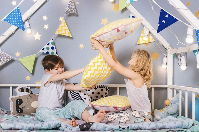 Як організувати піжамну вечірку для дівчаток