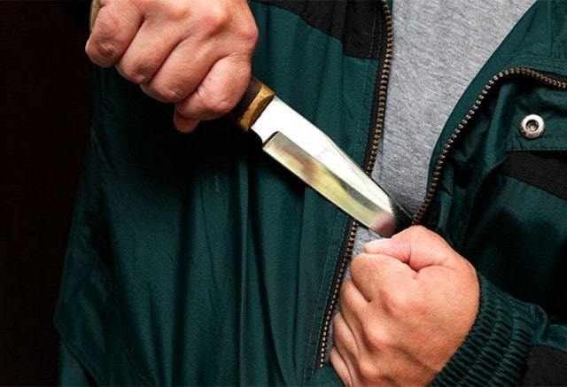 На даче под Харьковом на подростка напал мужчина с ножом