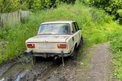 18-летний парень угнал легковой автомобиль и бросил его