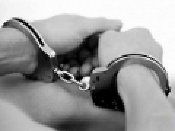 Двое мужчин совершили уличный грабеж