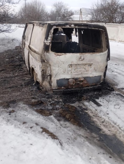 Вражеский FPV-дрон попал в гражданский автомобиль на Купянщине