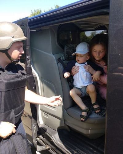 Сотрудники СЧС эвакуировали из оккупированных территорий 860 человек (фото)