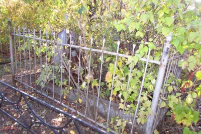 Под Харьковом женщина погибла из-за оградки на кладбище