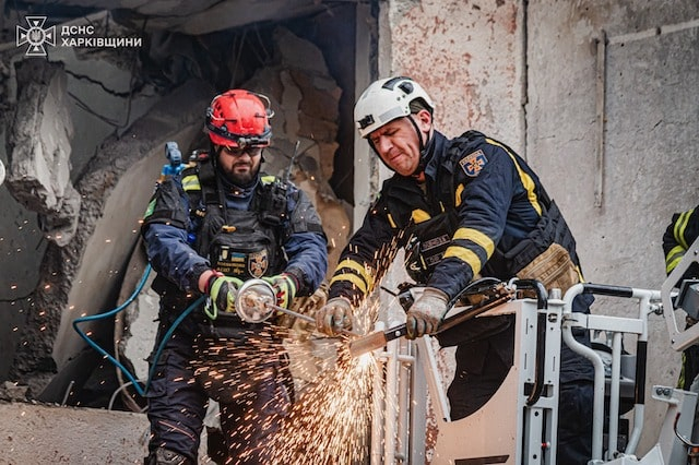 Под завалами в девятиэтажном доме найдено тело еще одного погибшего подростка