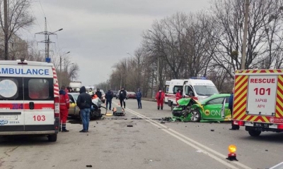 В аварии с участием такси в Харькове пострадали два человека