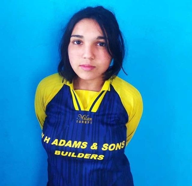 Сбежавшую из дома девочку нашли и вернули приемным родителям