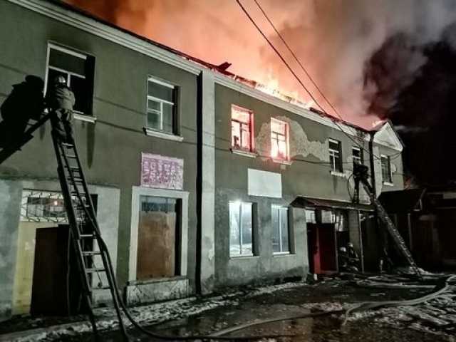 Пожар-рекордсмен – в Песочине 8 часов горел дом