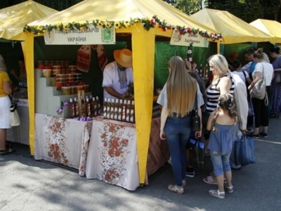 В Харькове открылась медовая ярмарка