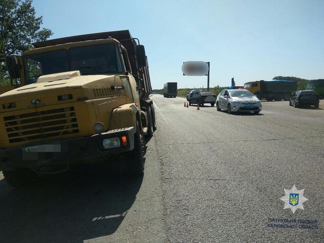 На Окружной дороге грузовое авто протаранило легковушку